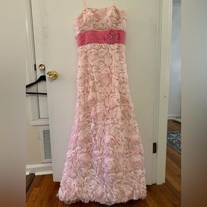 Light pink formal gown. Size 3/4. Worn 3 times.